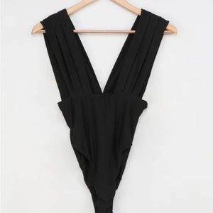 V-neck black sleeveless bodysuit 🖤